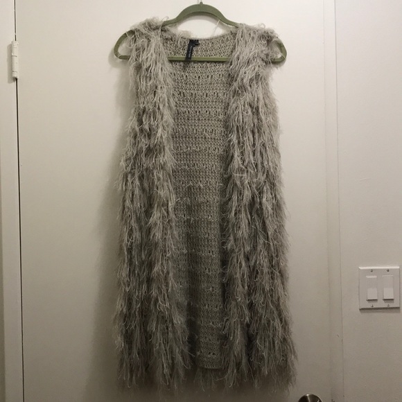 Shaggy grey vest - Picture 1 of 1